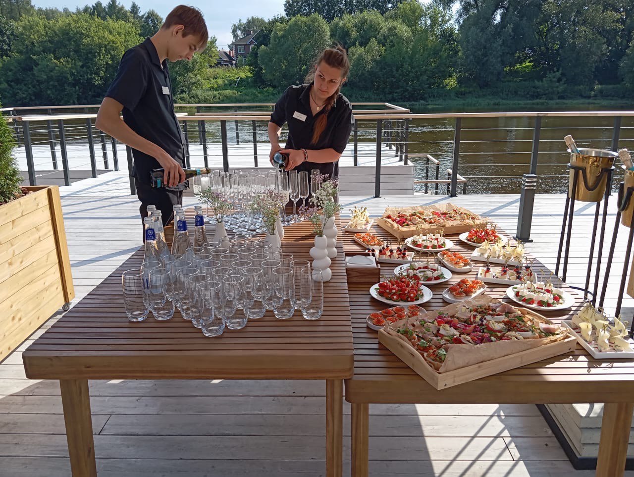 Персонал ресторана Пристань