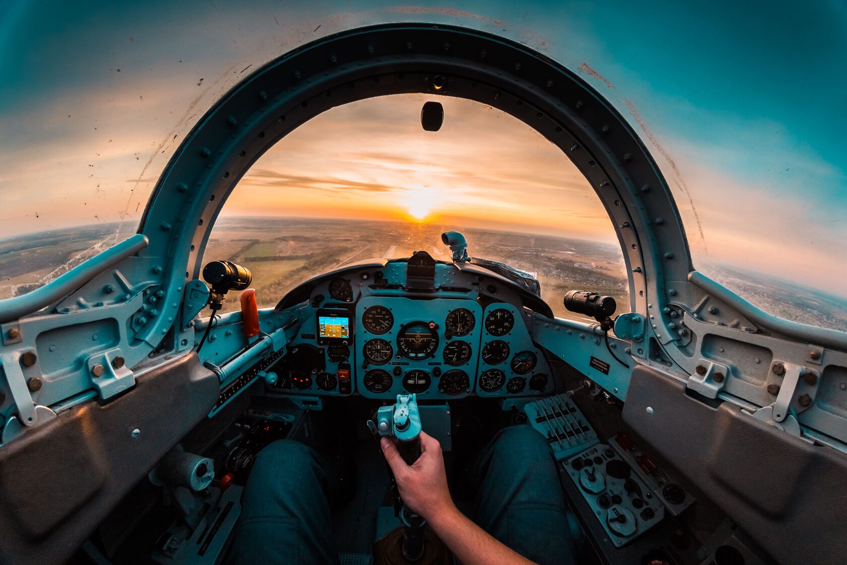 Фото истребителей СУ-27, Миг-29, L-29, L-39