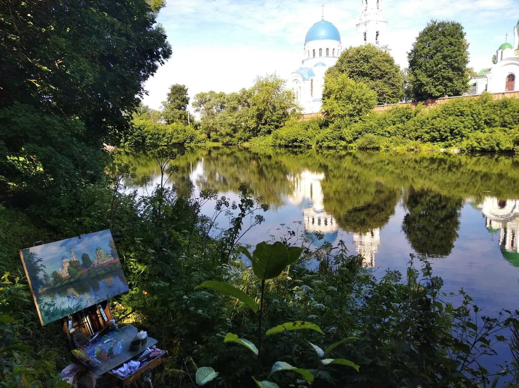 На другом краю стола успенская