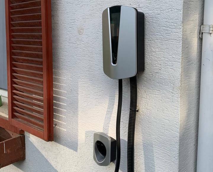 Зарядные станции для электромобилей