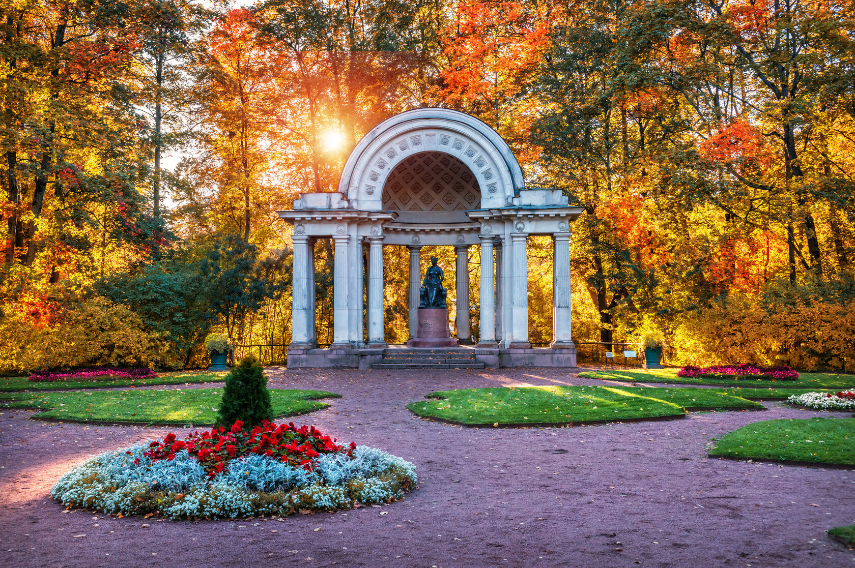 Памятник Марии Федоровне в Павловске