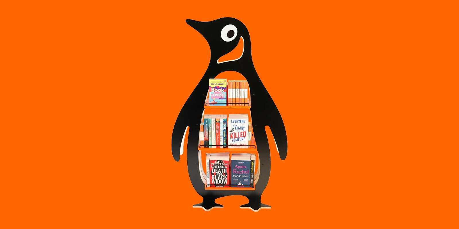 Логотип Pudgy Penguins на книжной полке