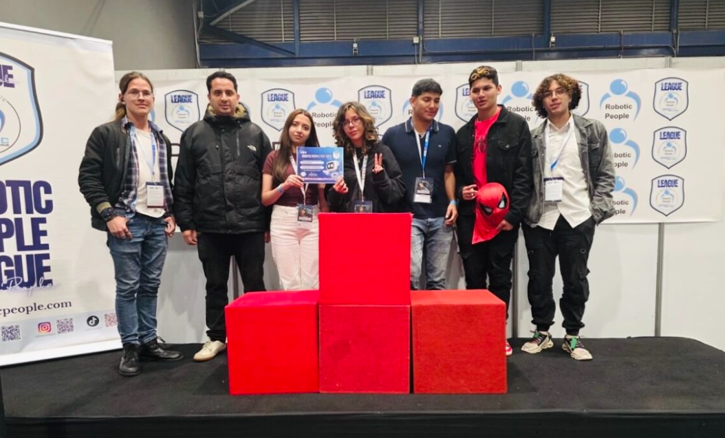 ¡Orgullo Tomasino en el Robotic People FEST 2025!