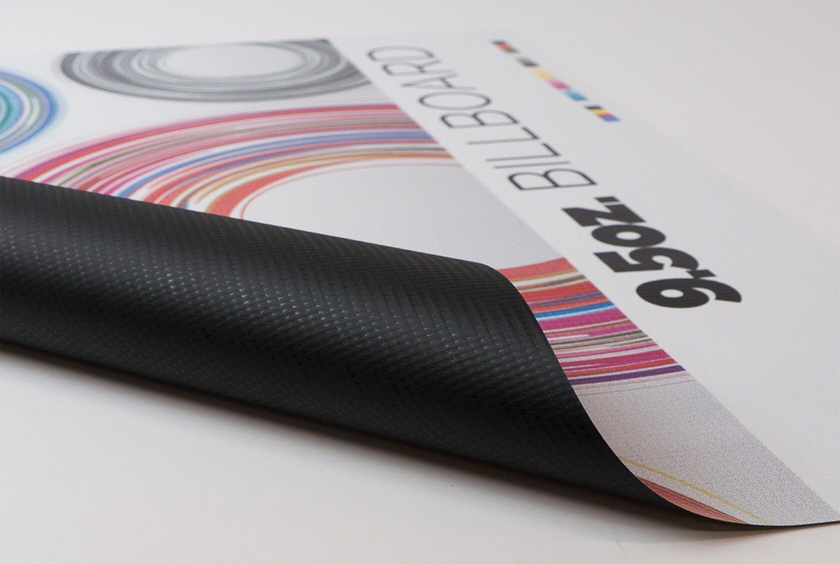 Интерьерная УФ печать на рулонных и листовых плоских материалах.