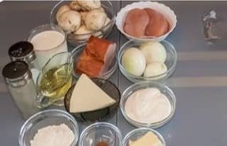 Приготовление жюльена с курицей, грибами, сыром и ветчиной: шаг 1