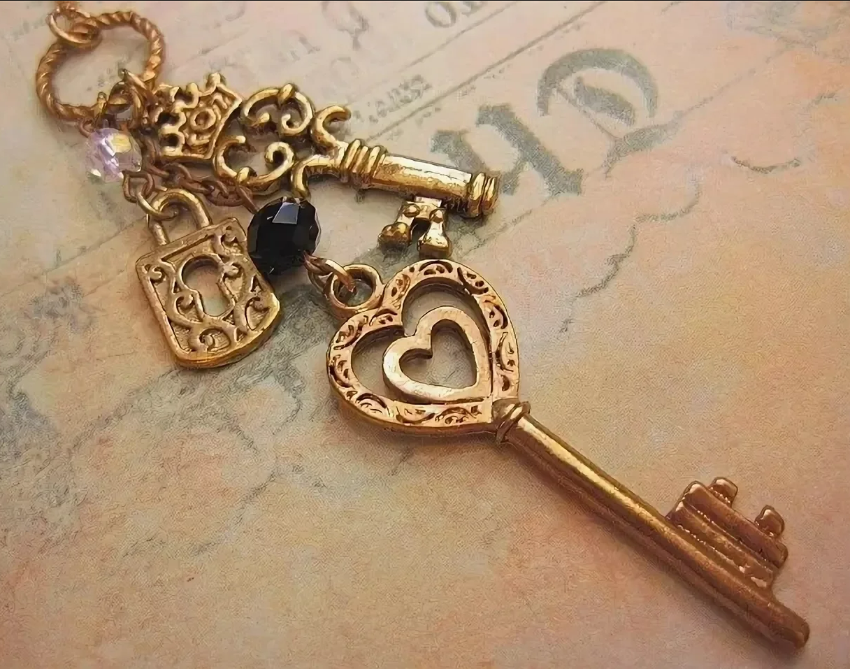 Ключ золотая жила. Красивые ключи. Старинный ключ. Красивый старинный ключ. Ключ дверной красивый.