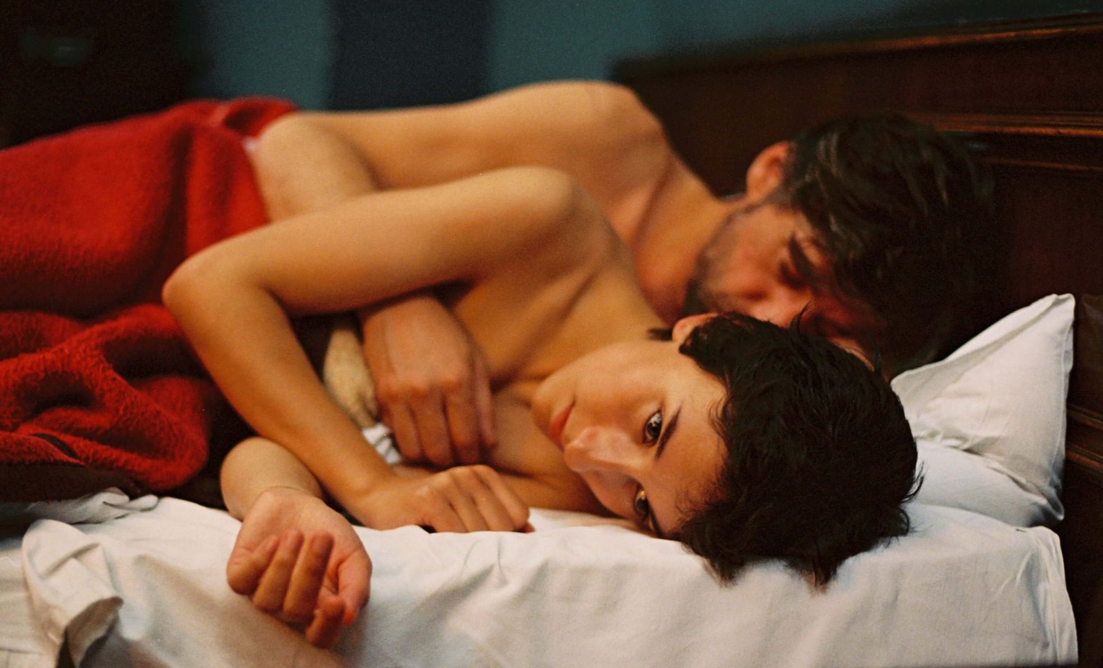 Erotik film genç kız