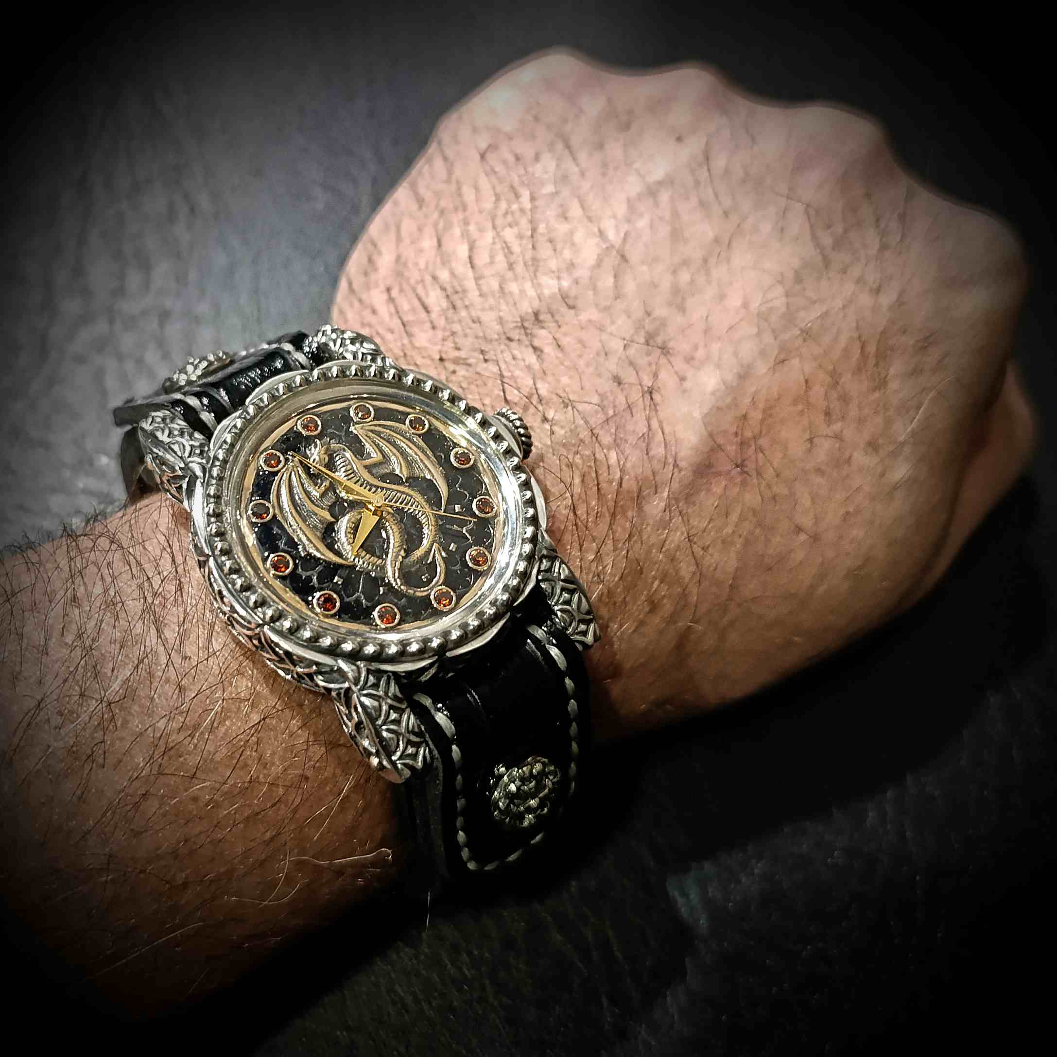 Часы в готическом стиле, готический стиль, готика