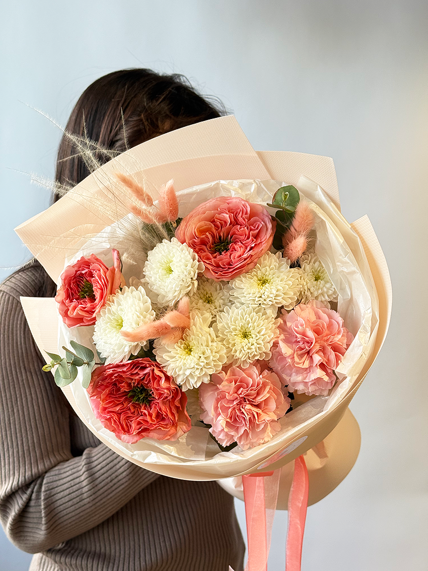 Нежный букет с розами Мандарин с доставкой по Краснодару