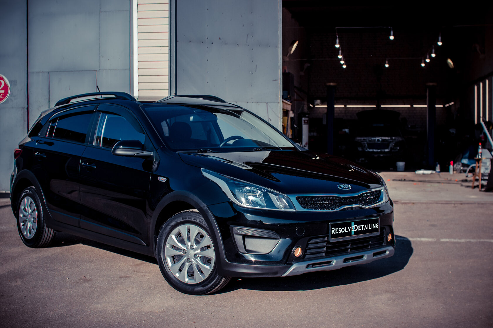 Toyota vitz vs toyota aqua. Resolve detailing. Resolve detailing. Полировка авто. Porsche 911 детейлинг.