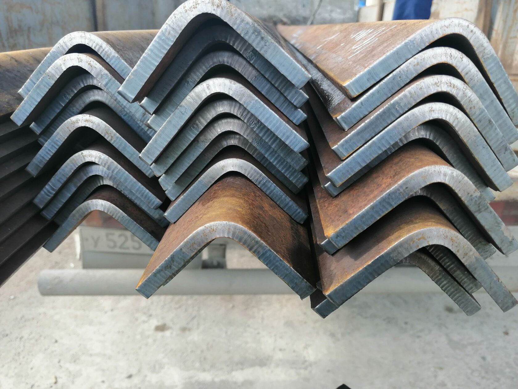 уголок гнутый