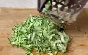 Приготовление холодного свекольника на кефире: шаг 5