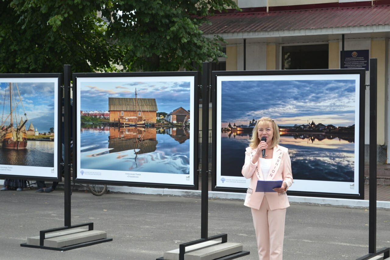 Всероссийское общество охраны природы передало 60 фотокартин для уличной  выставки в Луганске