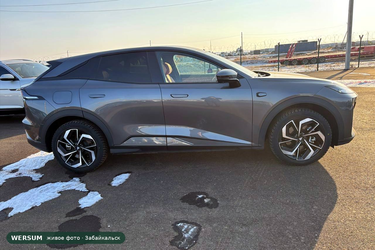 Changan Deepal S07, сбоку: кроссовер Deepal S07