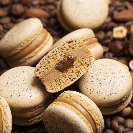 Macaron au cafe et au praliné