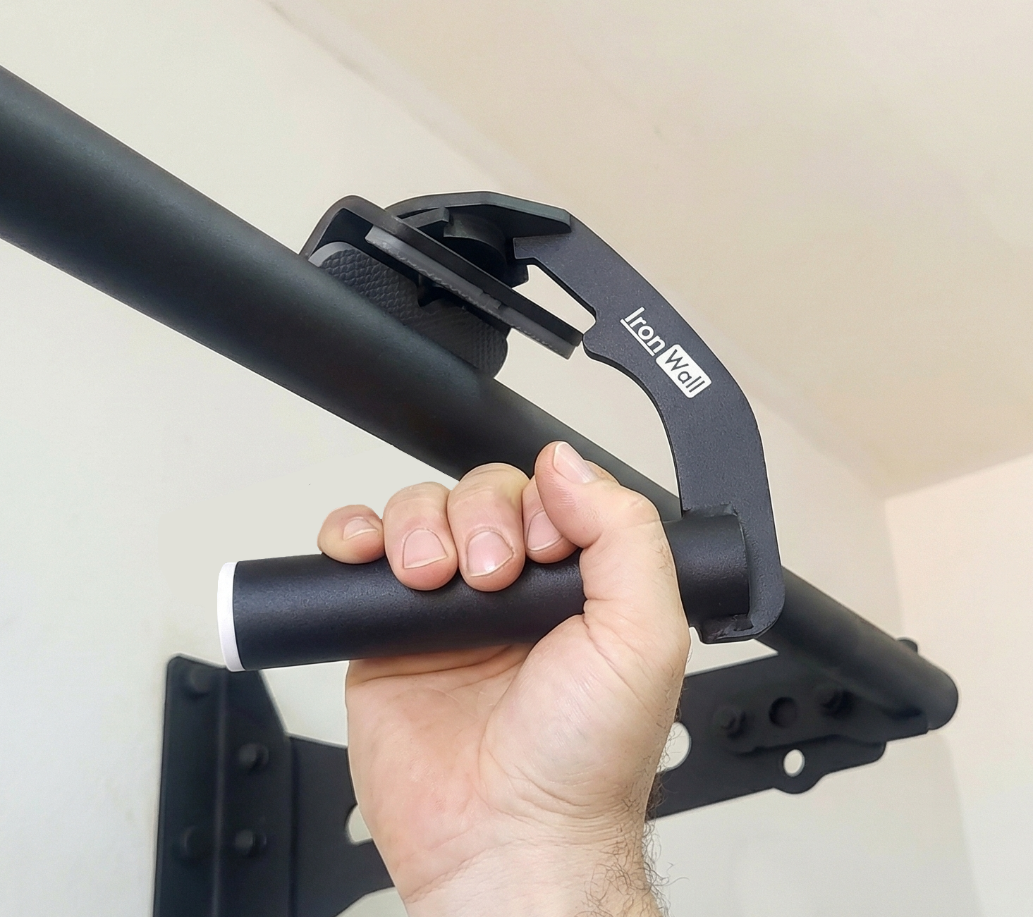 Вращающиеся рукоятки IronWall PRO с системой V-Block для подтягиваний