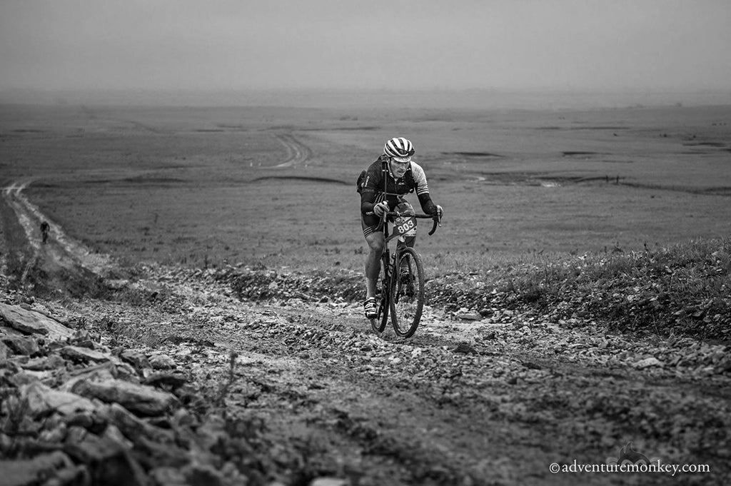 Участник гонки Dirty Kanza 200. Фото взято с сайта adventuremonkey.com