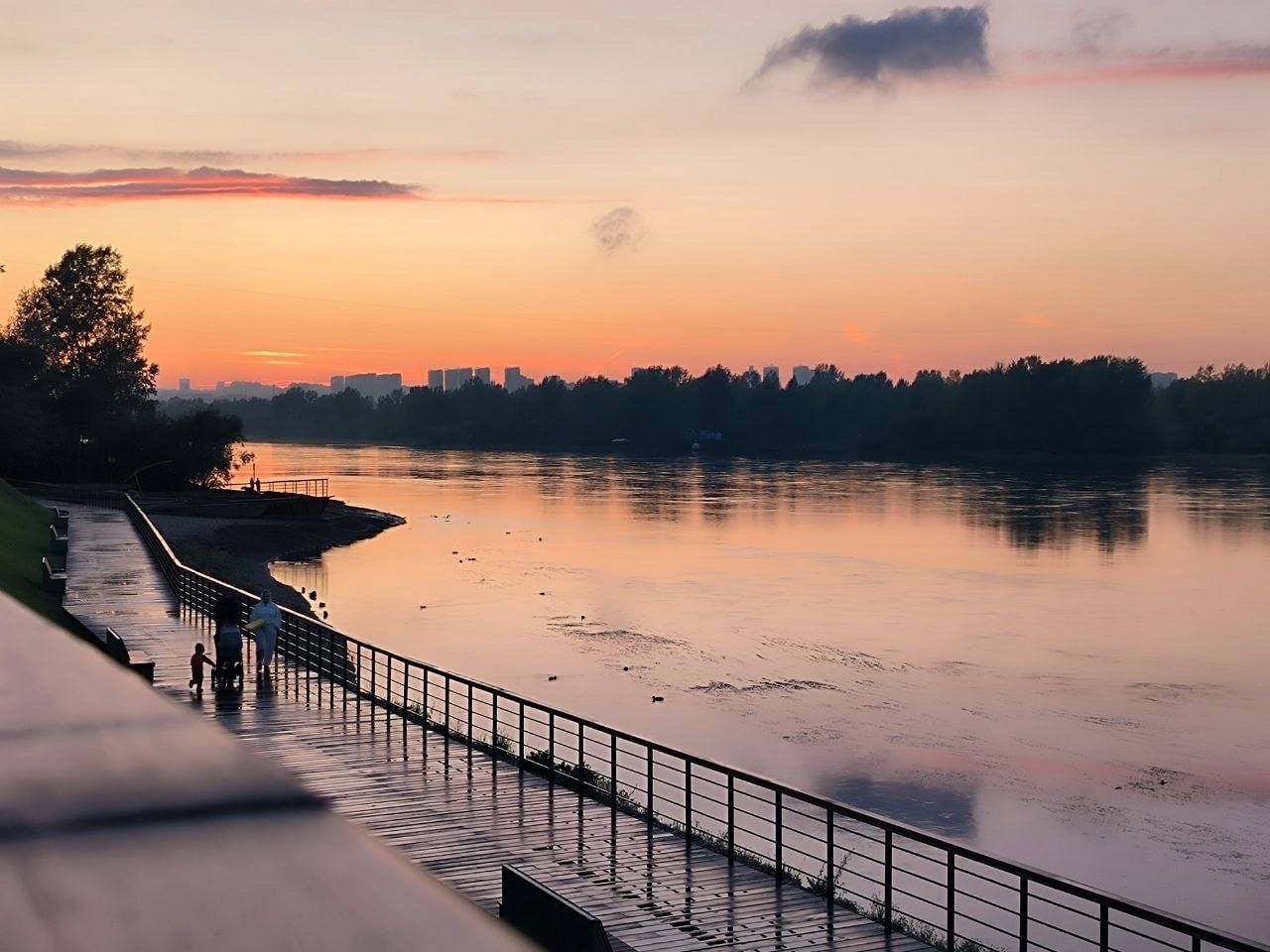 Вечерний променад. Красноярск утро.