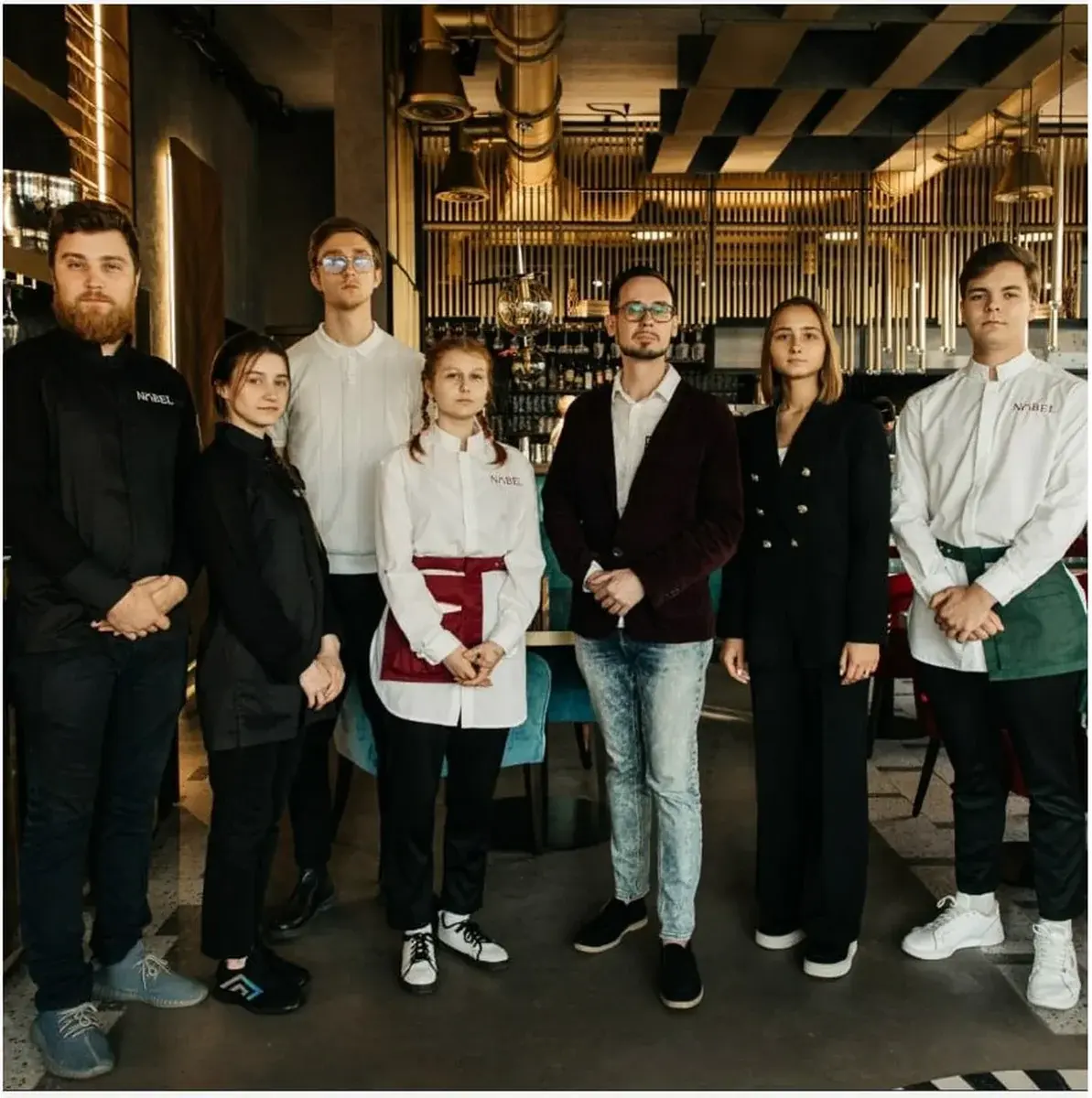Команда NOBEL Gastro wine bar — семь человек в униформе бренда