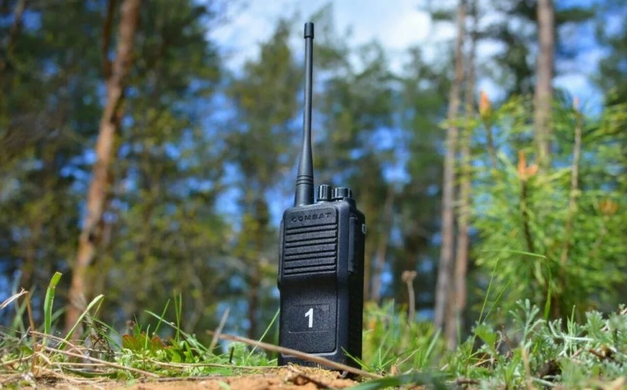 Рация это. Рация комбат t-24 VHF-1600. Рация Витязь. Рация 2022. Рация в лесу.