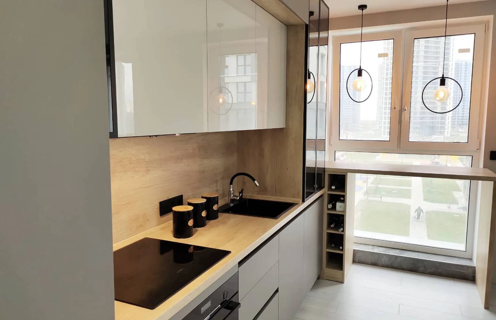 Кухня на заказ в современном стиле: пластик, алюминий и профиль Gola 5