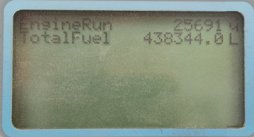 Общий счетчик потребления дизельного топлива (Total Fuel Counter) на мото-часы наработки двигателя.