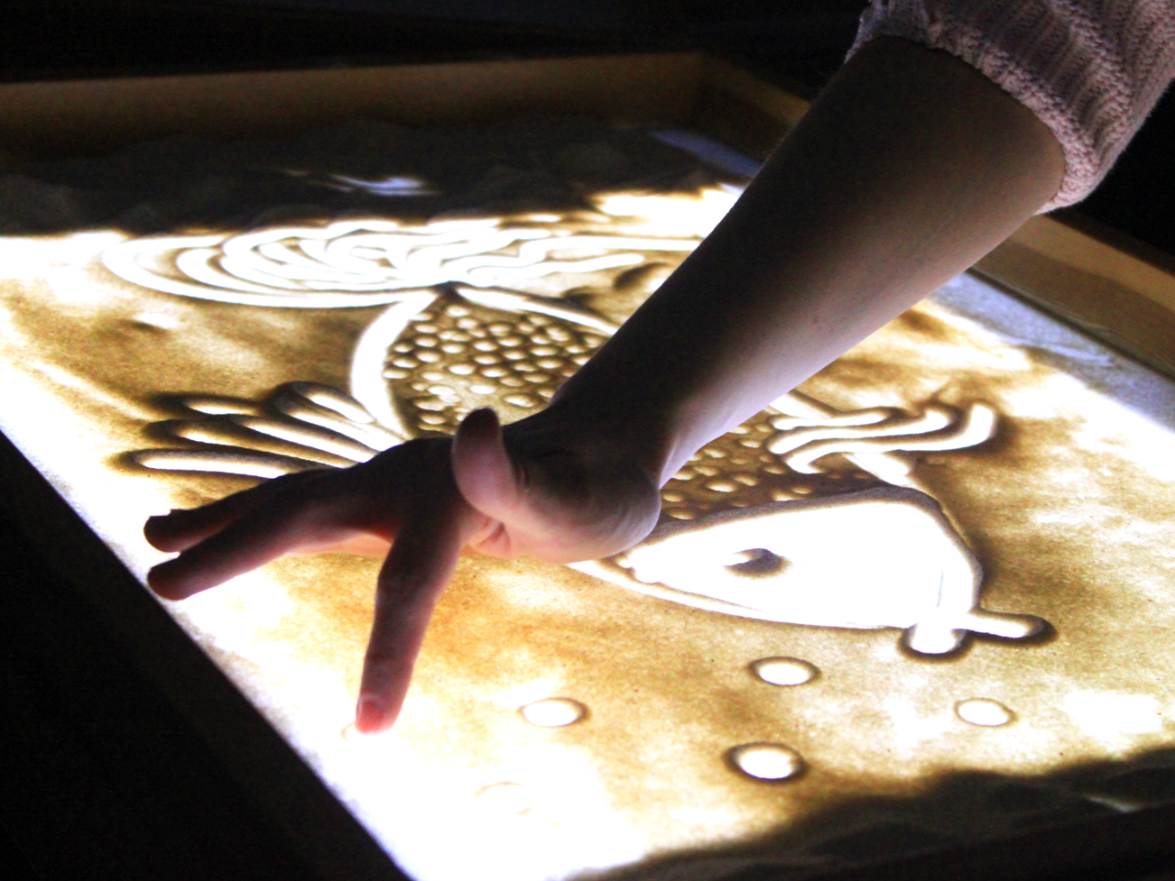 фото нанесения макияжа на лицо девушки 