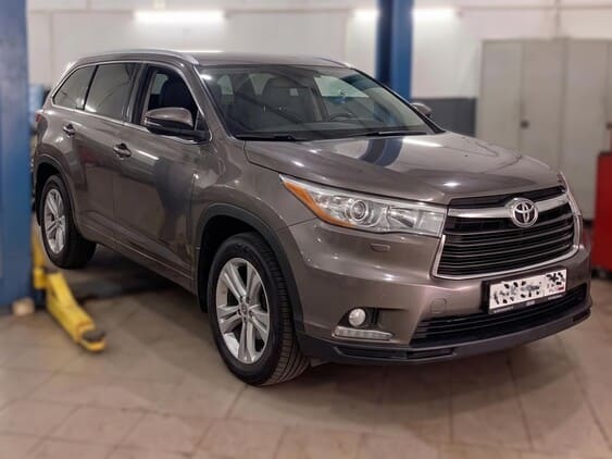 Toyota Highlander в сервисе
