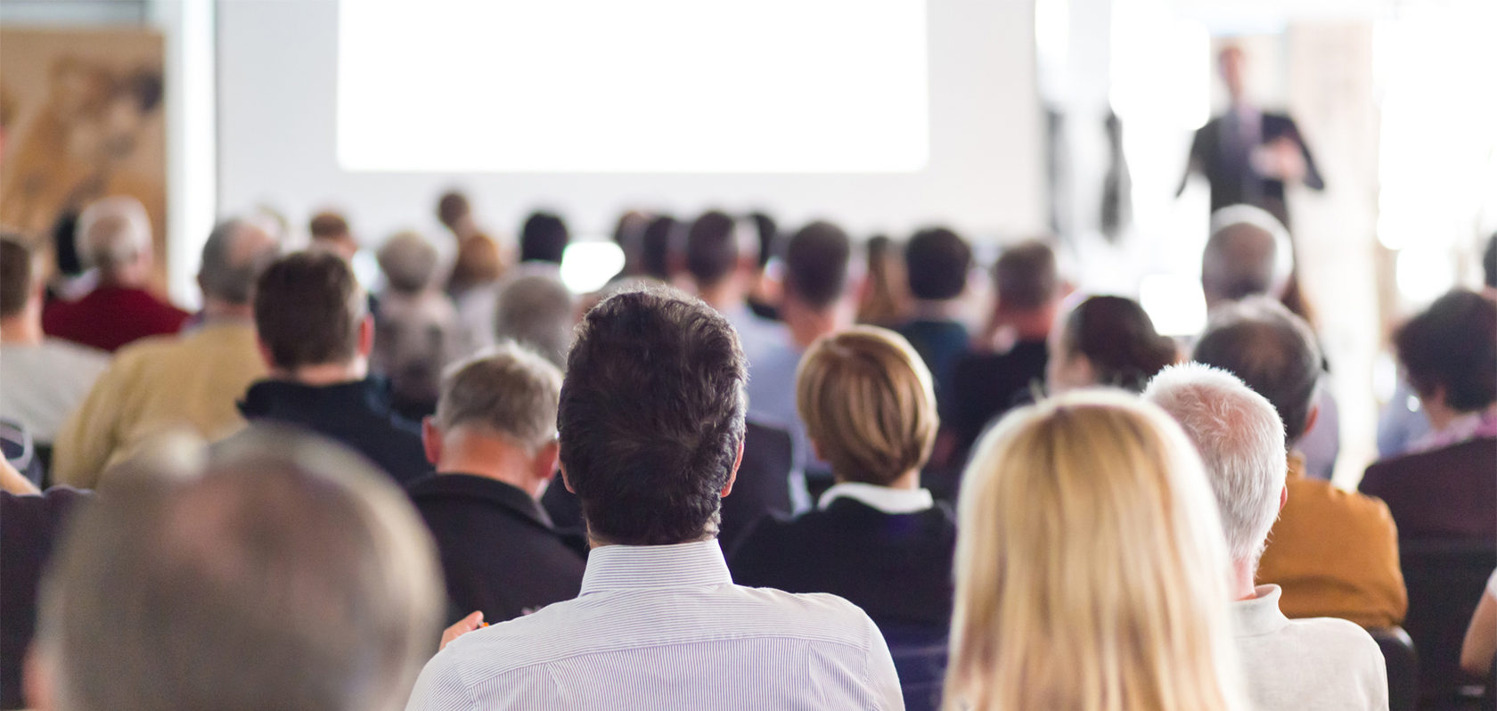 Тренинг слушания. Семинар. Собрание людей. Лекция. Бизнес тренинг.