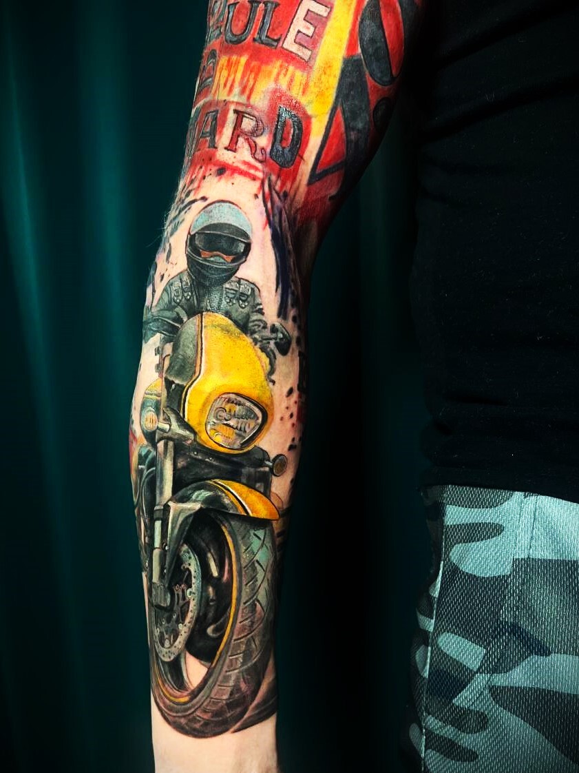 Крутой рукав татуировка, тату на руке, мотоцикл тату на руке