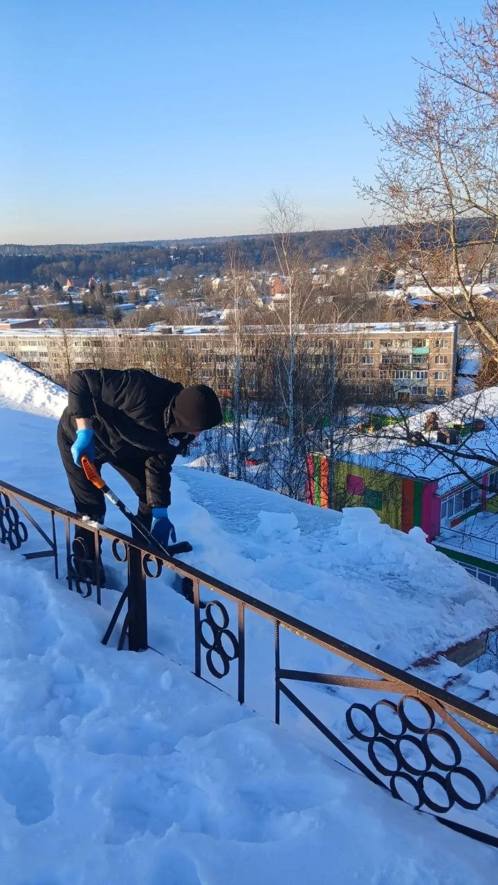 Очистка крыши от снега и наледи