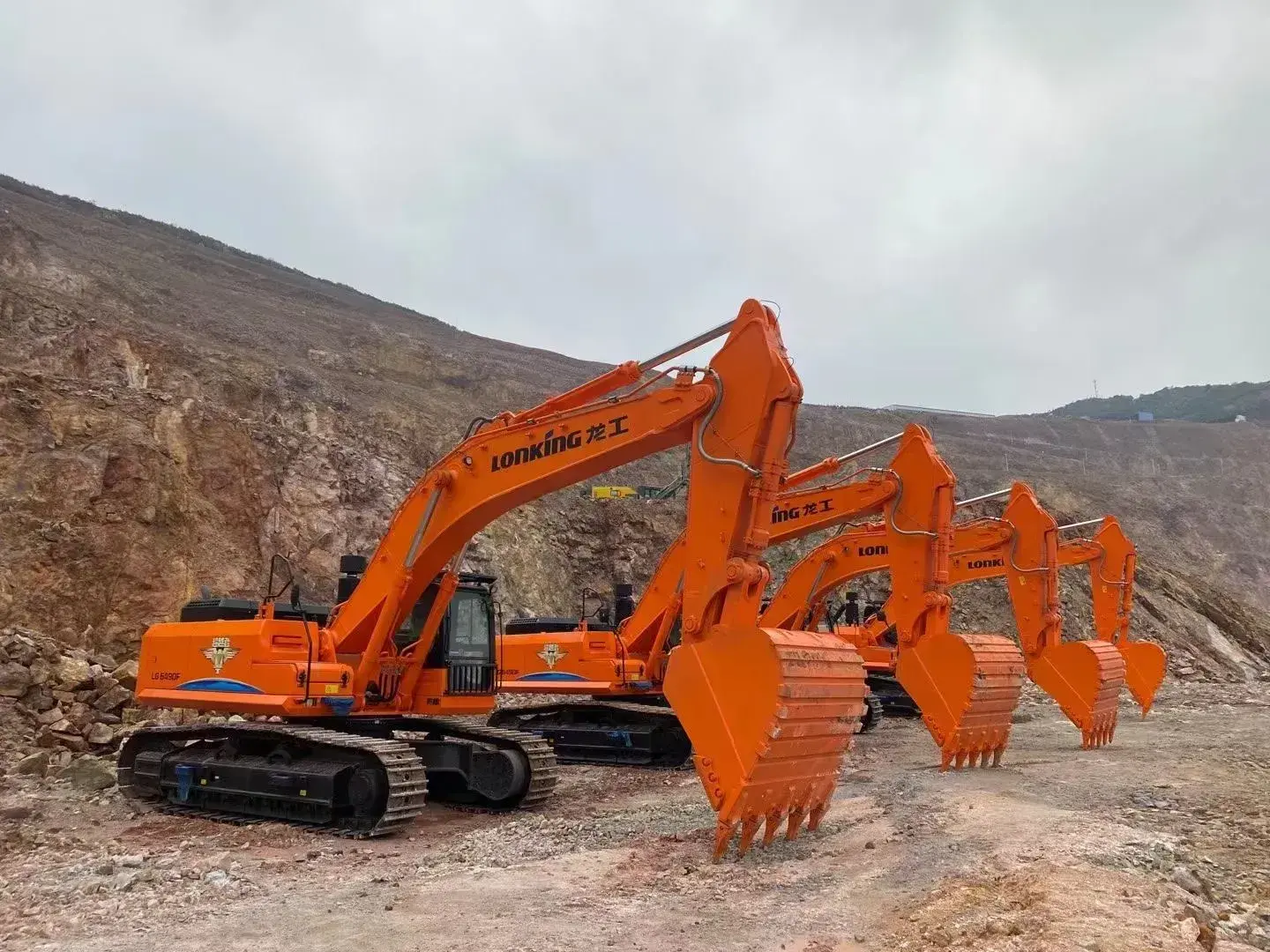 Гусеничный экскаватор LONKING CDM 6490