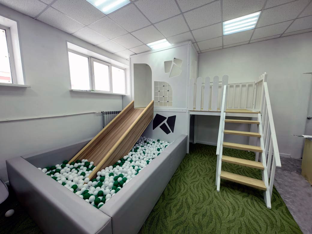 Детский игровой домик в коммерческом пространстве