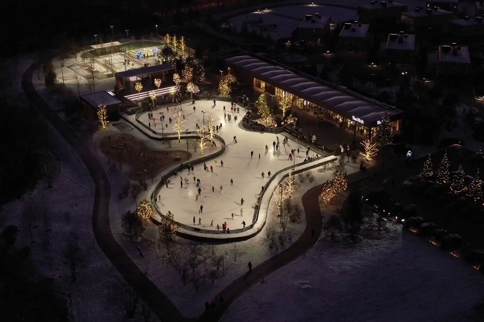 Вечерний каток The Rink в Сколково, вид сверху