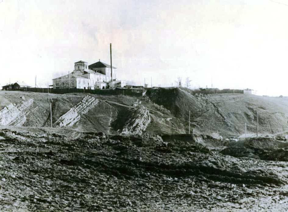 Старая часть города. Вид на хлебозавод (бывший женский монастырь). 1952 г.
