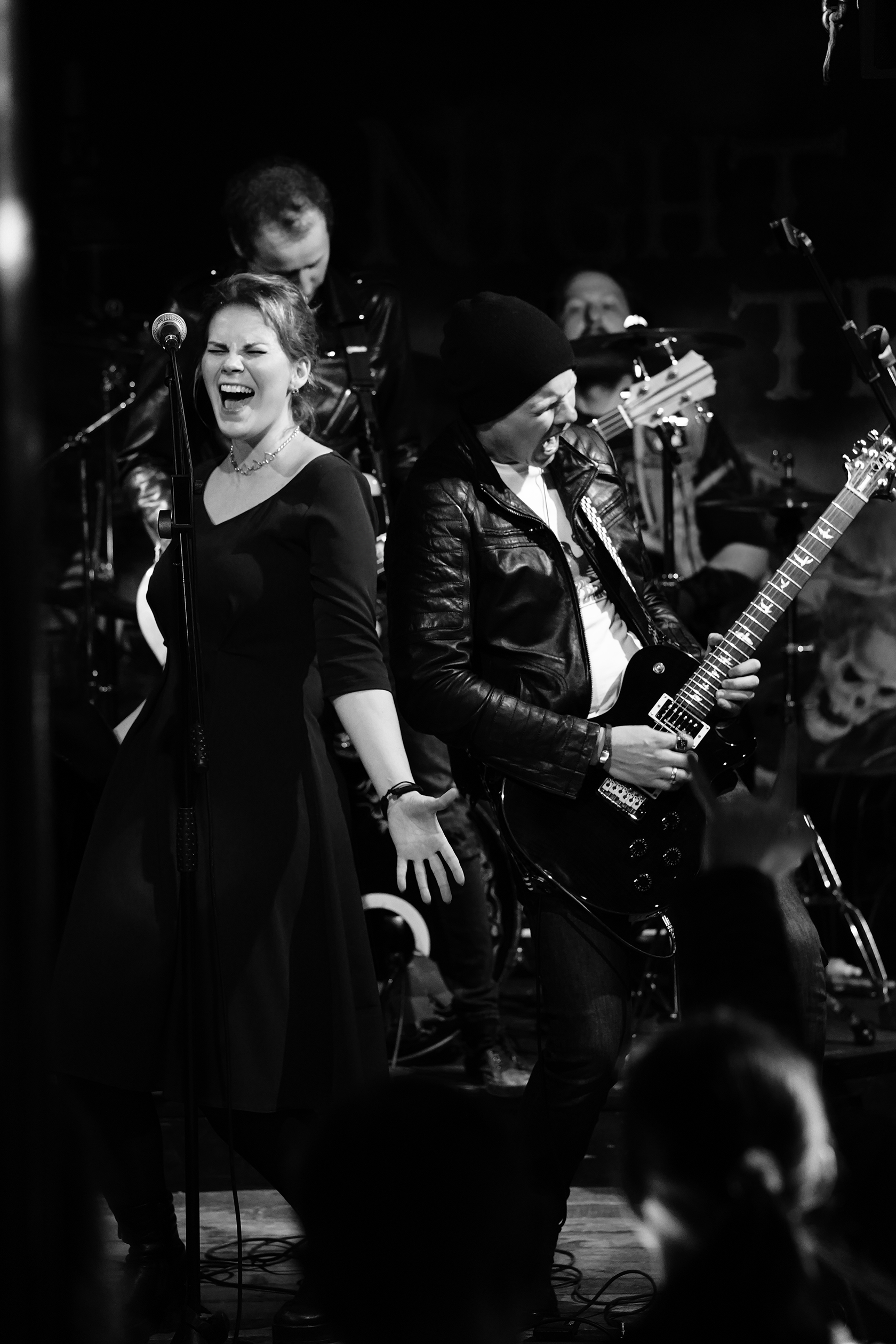 Научим петь и поможем обрести уверенность в себе и на сцене в кратчайшие сроки