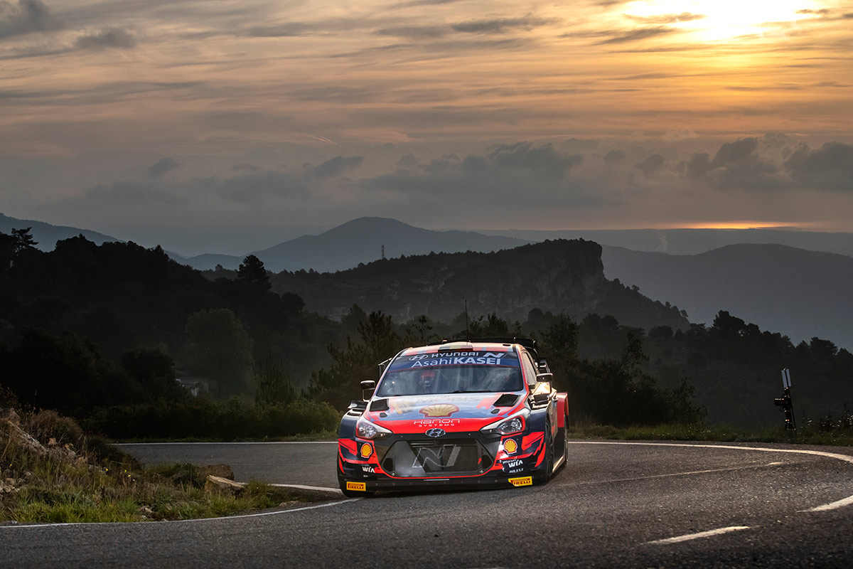 Тьерри Невилль и Мартейн Видаге, Hyundai i20 Coupe WRC, ралли Каталония 2021