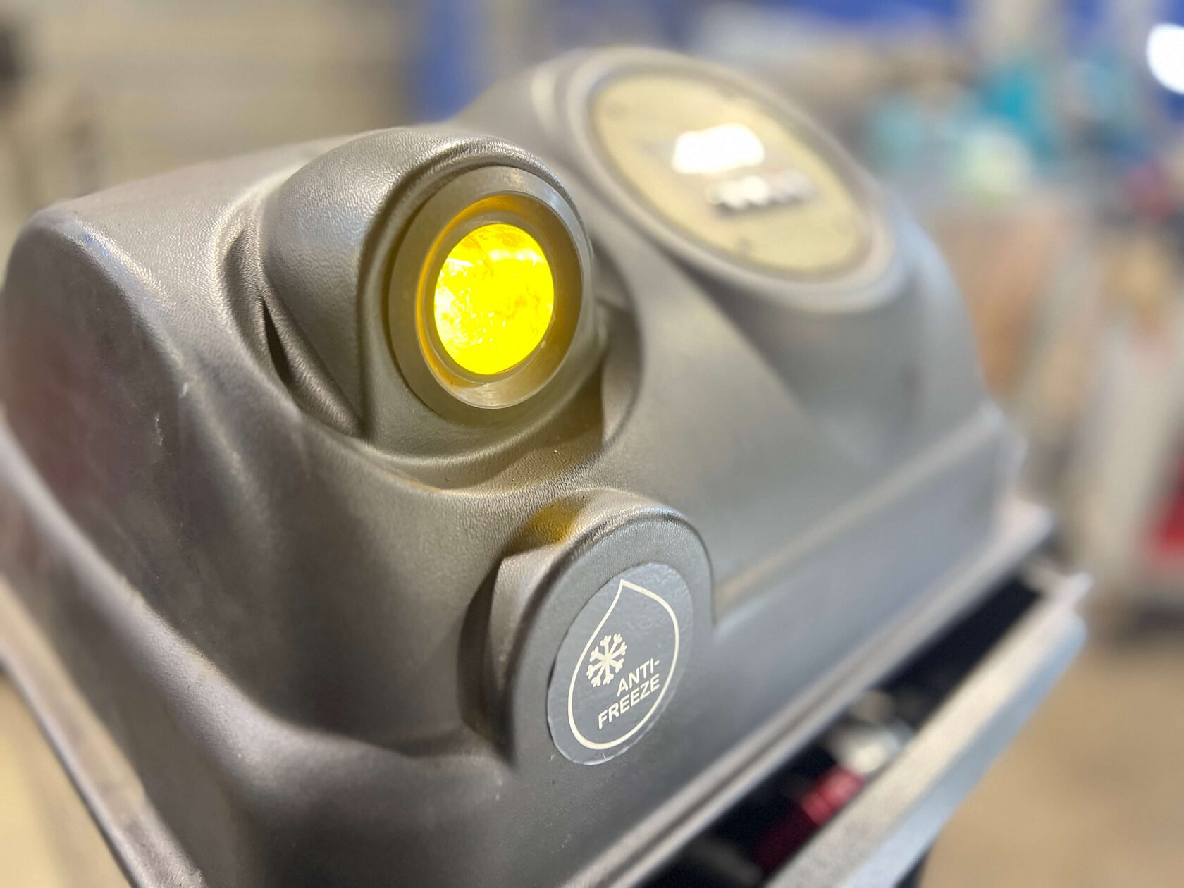 Процесс аппаратной замены антифриза на Renault Sandero