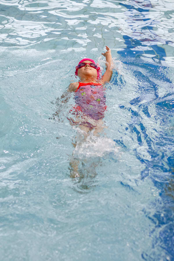 Научить малыша 3 года плавать в Москве. Расписание занятий, цены
