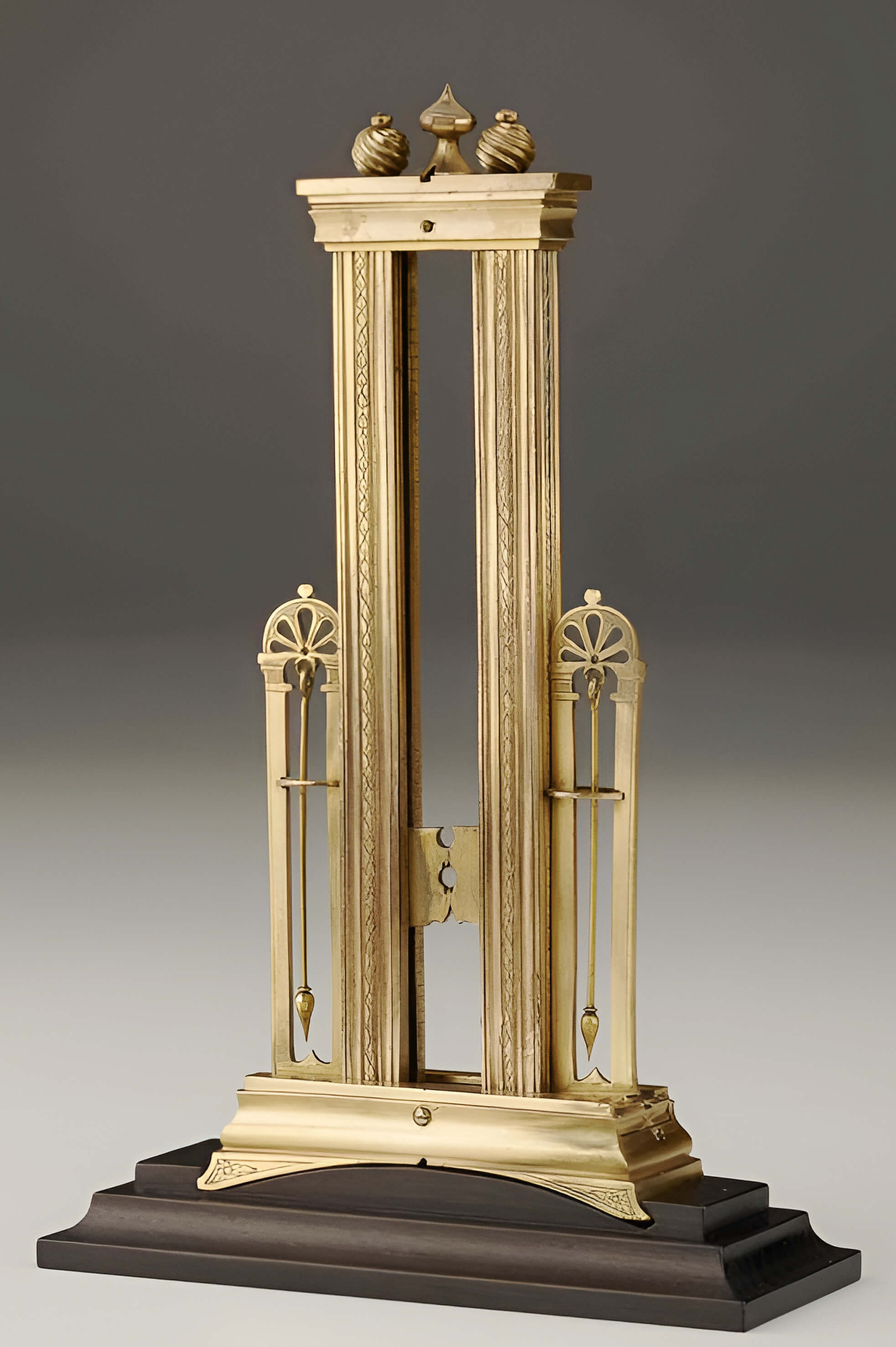 Артиллерийское приспособление с точечным прицелом и двойным маятниковым отвесом. Неизвестный мастер. 1580 (?)/ 1560(?). Математико-физический салон, Дрезден. Лицевая сторона