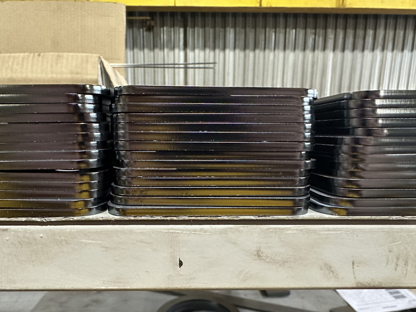 Лазерная резка алюминия, нержавеющей и оцинкованной стали в Москве