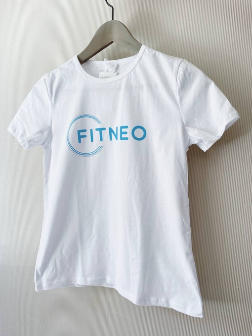 Фирменная спортивная футболка Fitneo