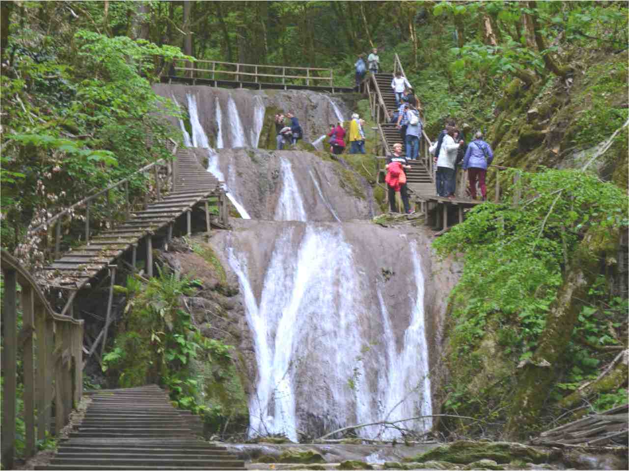 Тур на 33 водопада, обзор экскурсии