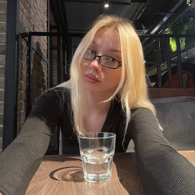 Привет! Меня зовут Анастасия, я SMM-специалист и контент-продюсер. Веду соцсети экспертов и брендов целиком — от стратегии до публикации и аналитики.