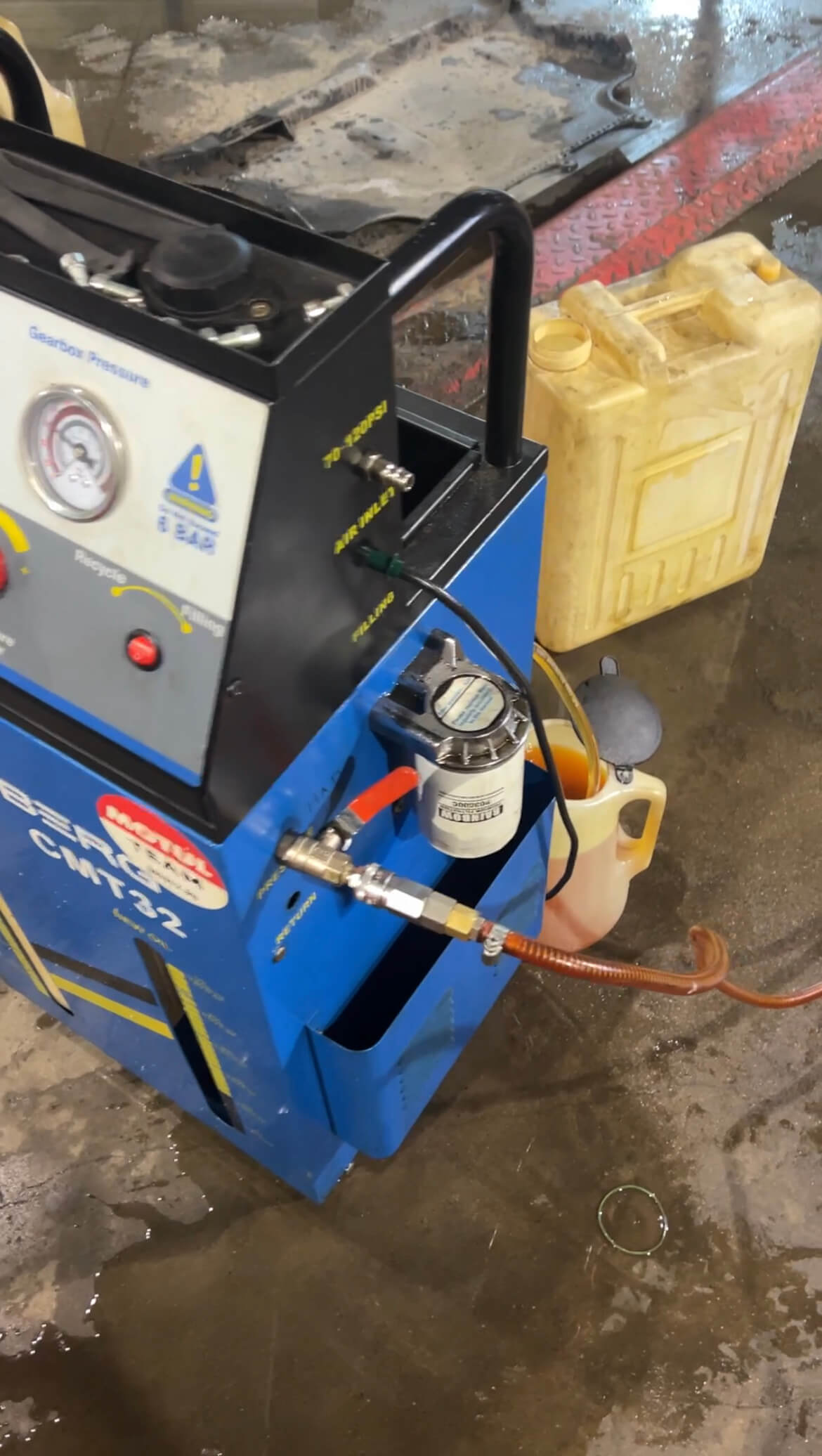 Процесс заправки масла в DQ381