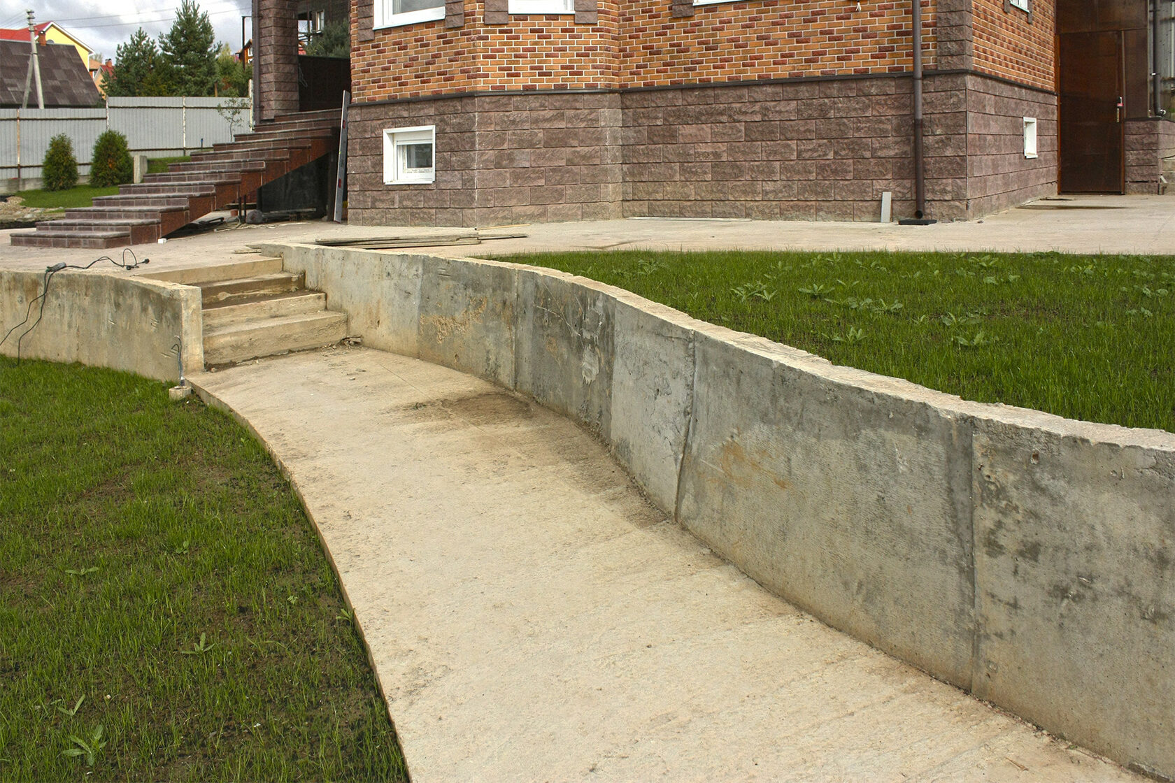устройство подпорных стенок из бетона на склоне