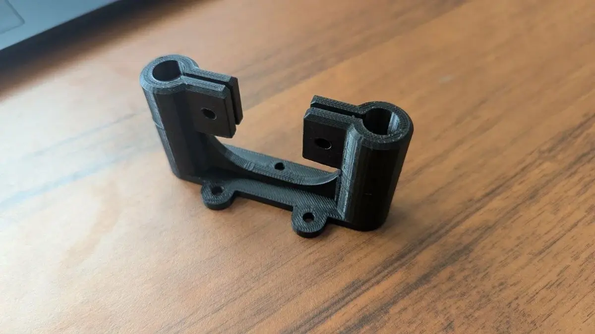 Кронштейн с двумя зажимами. Работа PRO3DLAB.