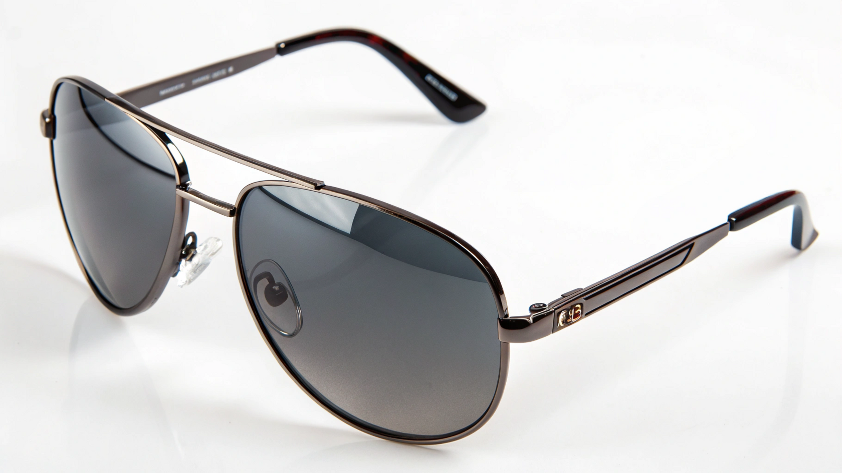 Стильные бюджетные солнцезащитные очки Ufoptika