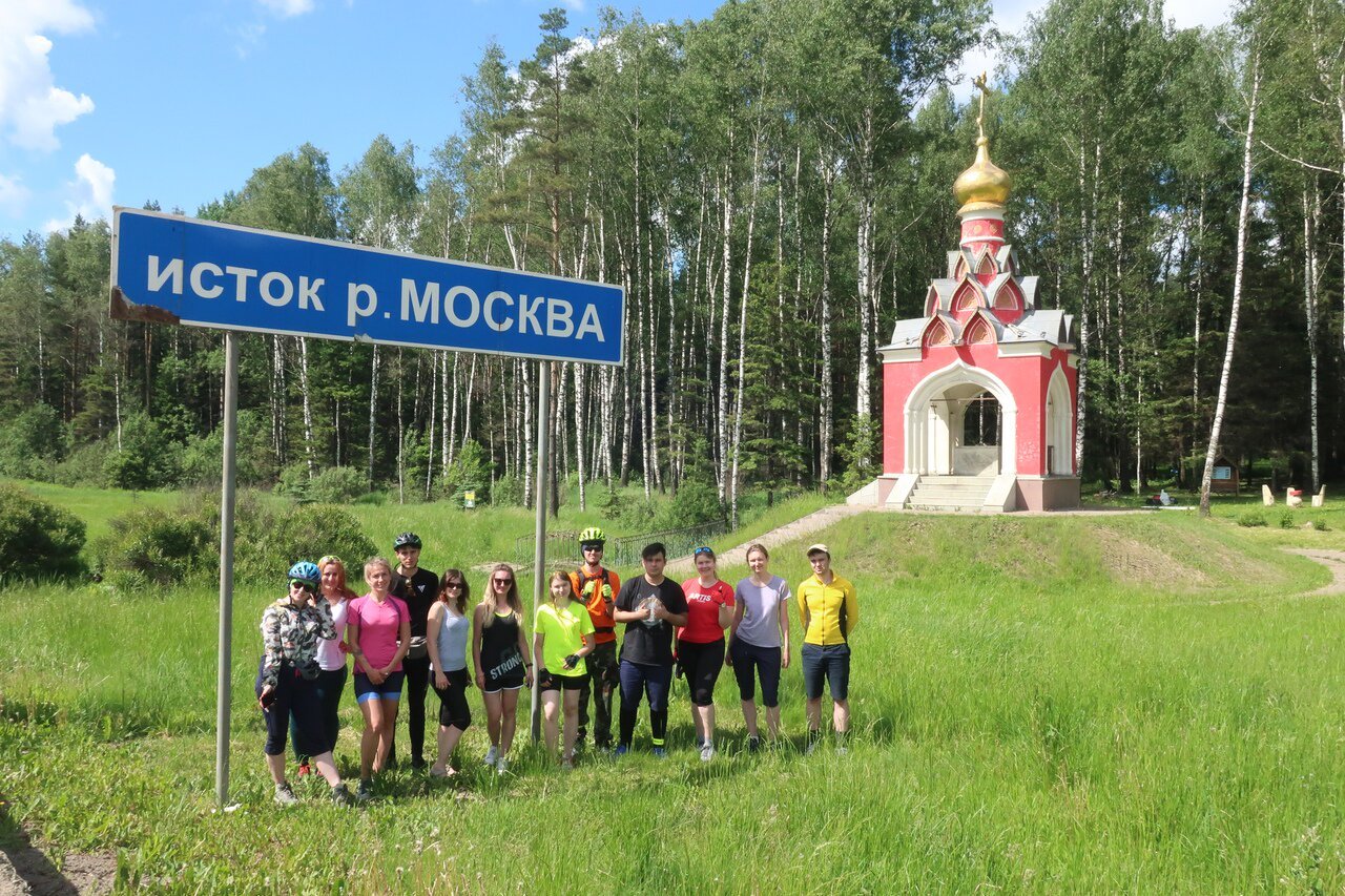 Находится истоки. Исток Москвы реки. Исток Москвы реки Можайск. Исток реки Москва река. Исток Москва-реки в Дровнино.