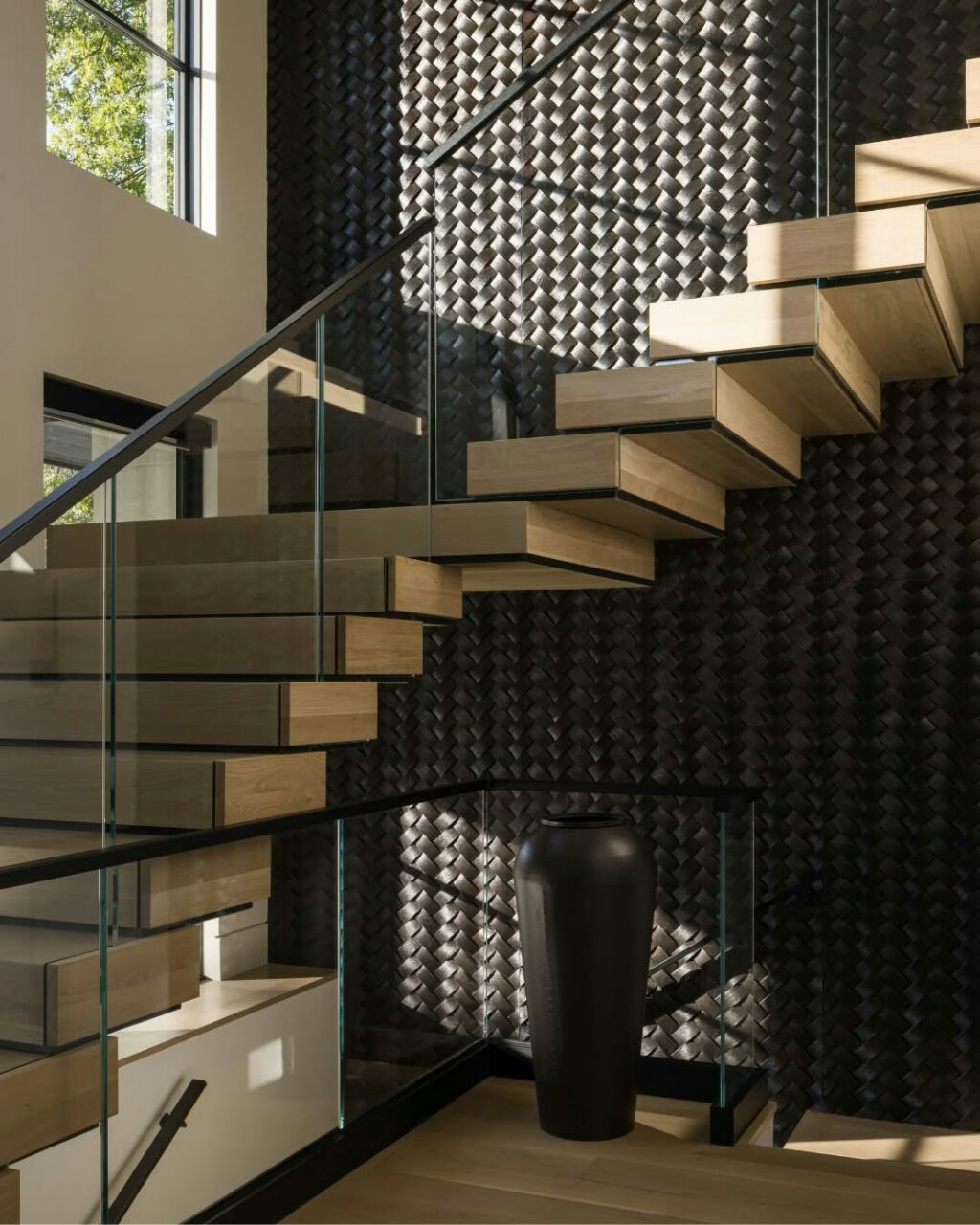 Лестница закрытого типа с эффектом кубизма “CUBE FORM”